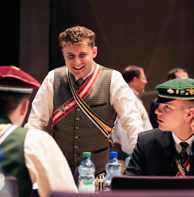 lachender Coleurstudent