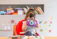 Frühe Bildung beginnt mit Neugier. © UNSPLASH.COM/TANAPHONG-TOOCHINDA